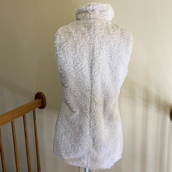 Andrew Marc faux fur leather sides vest cream sz M - Picture 5 of 8